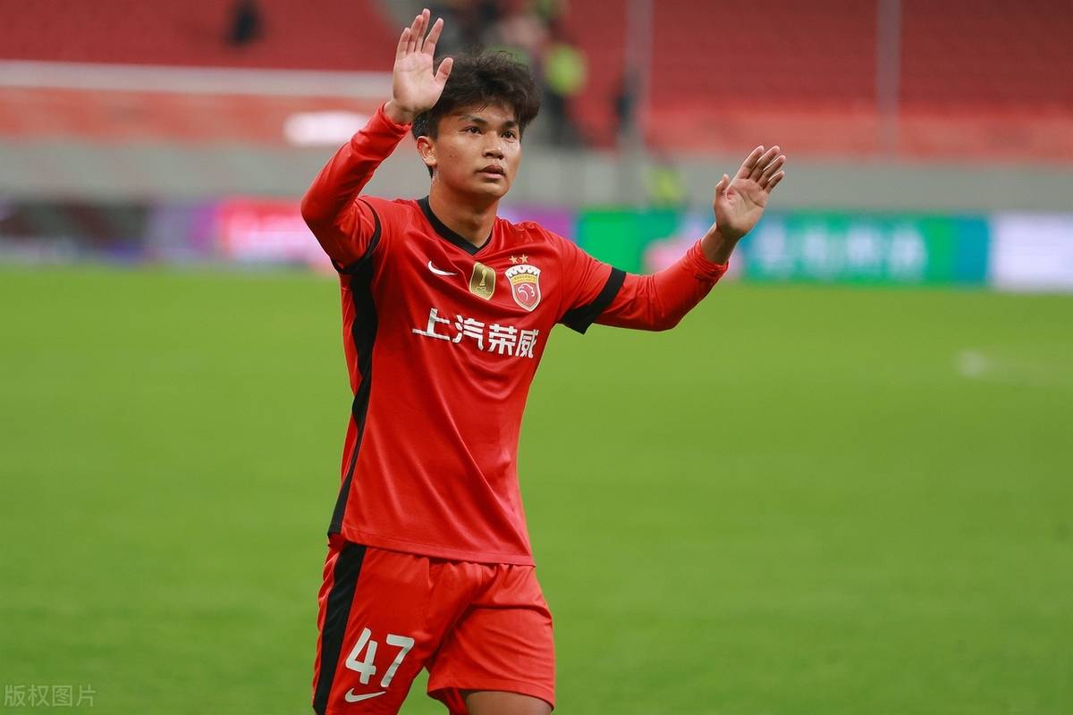 北京国安击败上海上港，稳坐积分榜首位