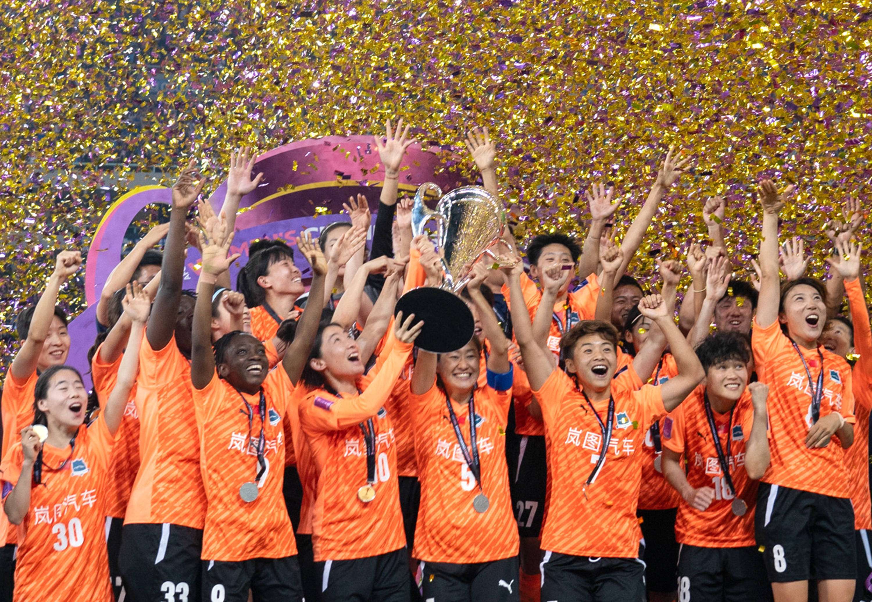 IM体育App下载-竞争激烈燃烧全场，球员全部全力以赴